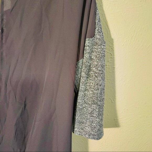 Buckle Red by BKE Gray Top with Cross Over Draped Sheer Open Back in Size Small - Picture 11 of 11